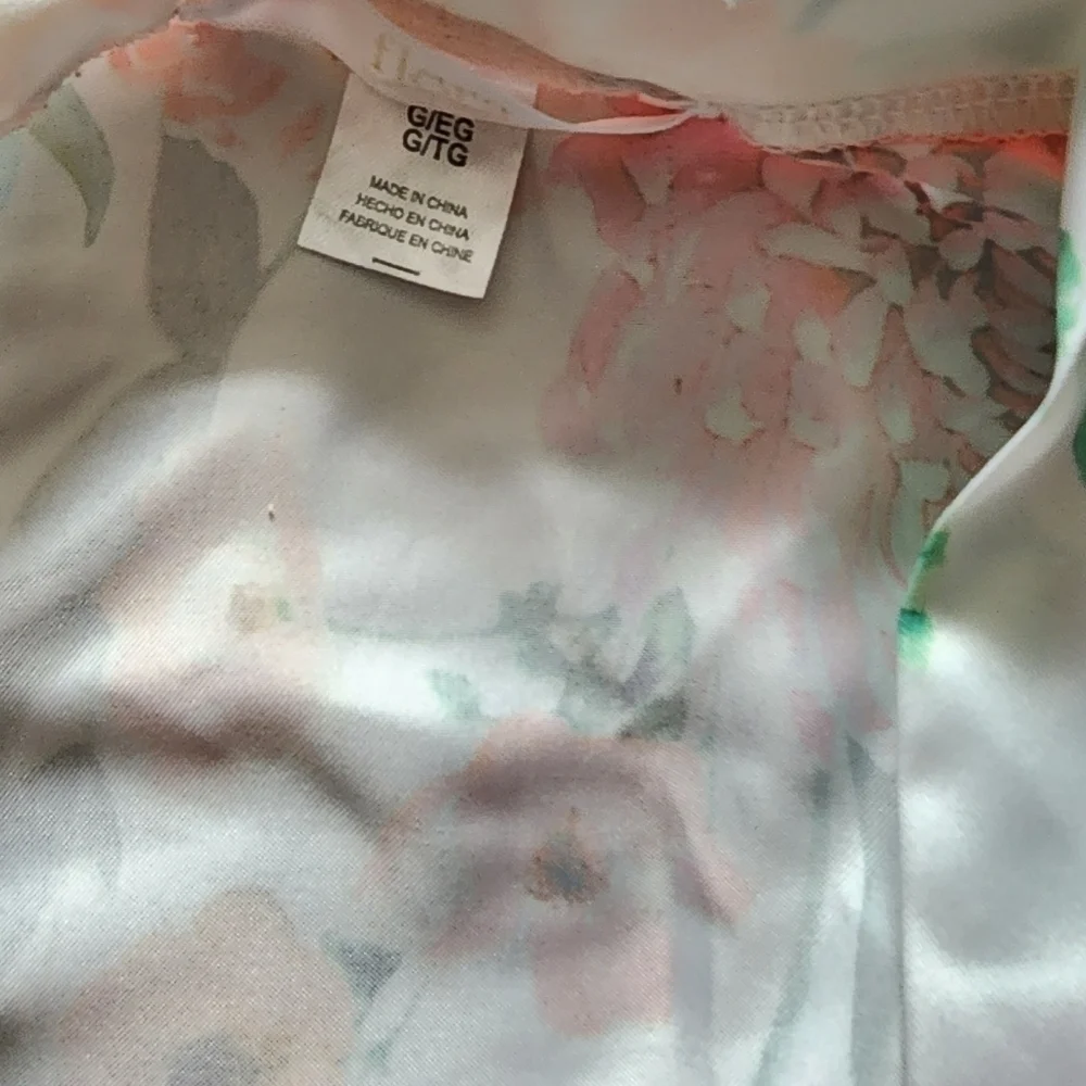 WOMEN'S sexy kimono/ robe with flower all over print size L / XL